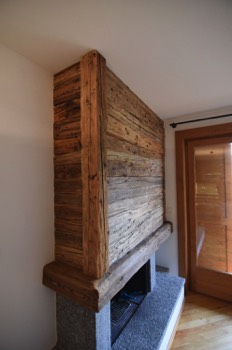  Rivestimento caminetto in legno vecchio spaccato 